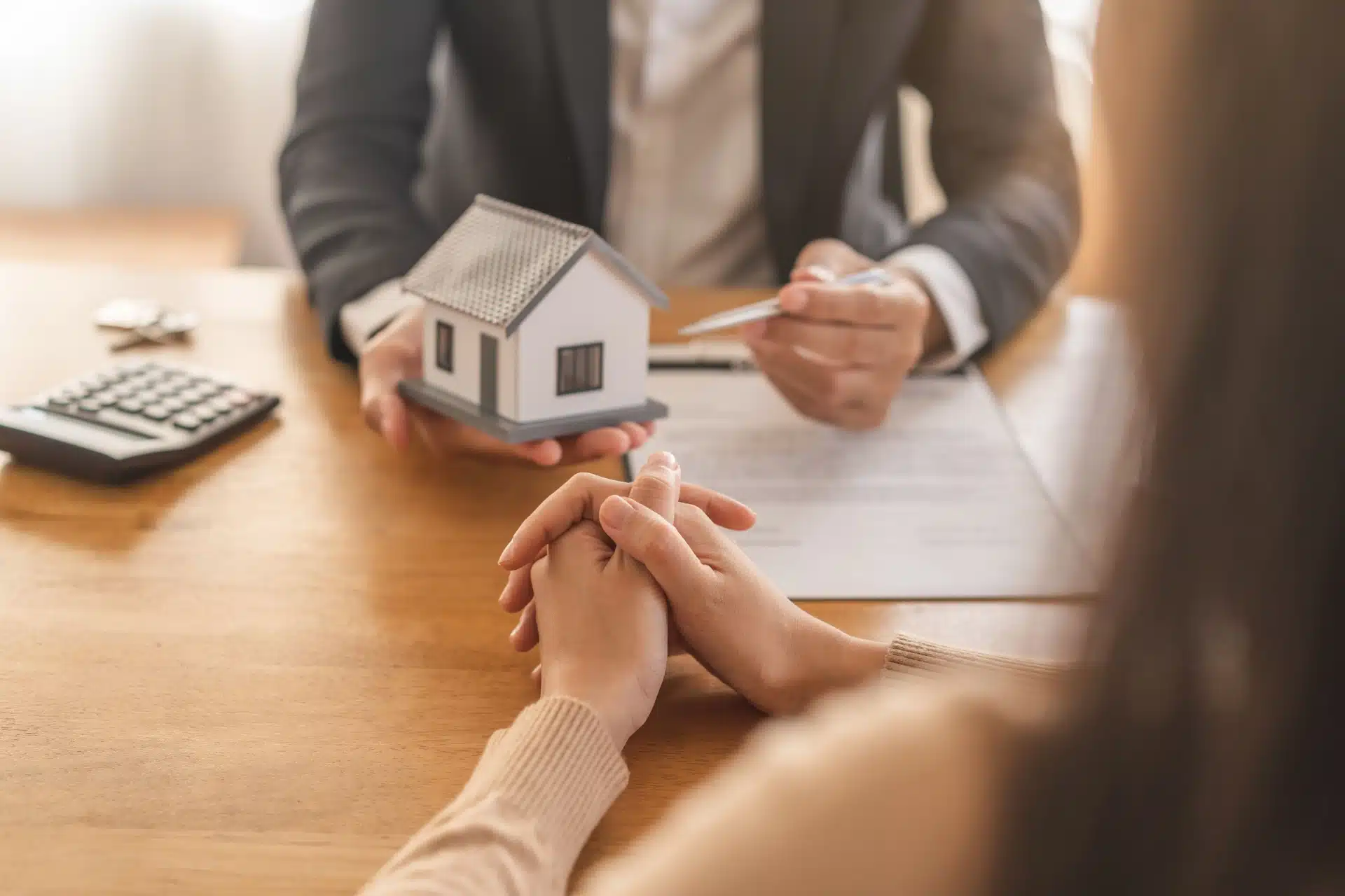 Takstmann forklarer takstrapport for kunde under eierskifte